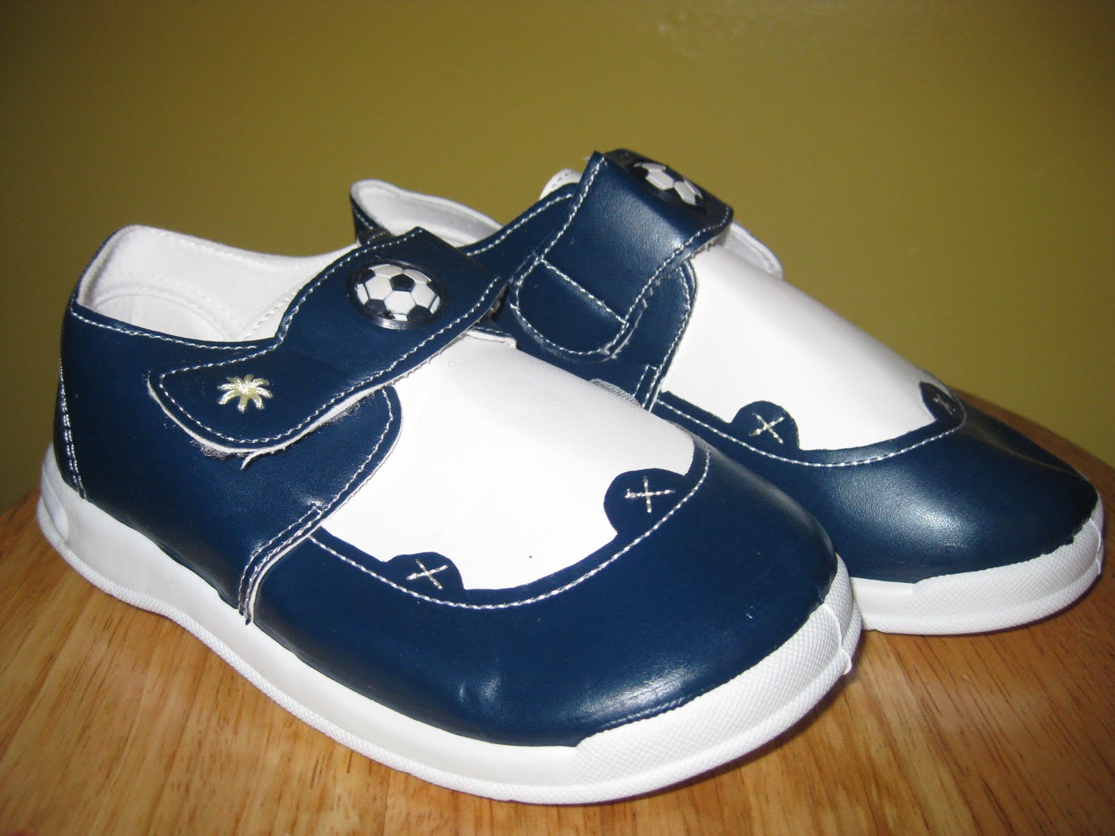 squeaky tennis shoes