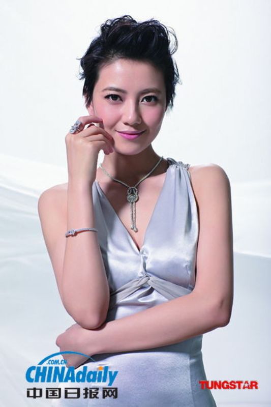 Favorite Hong Kong actresses Gao YuanYuan in Chinese wedding mag "Darizi"