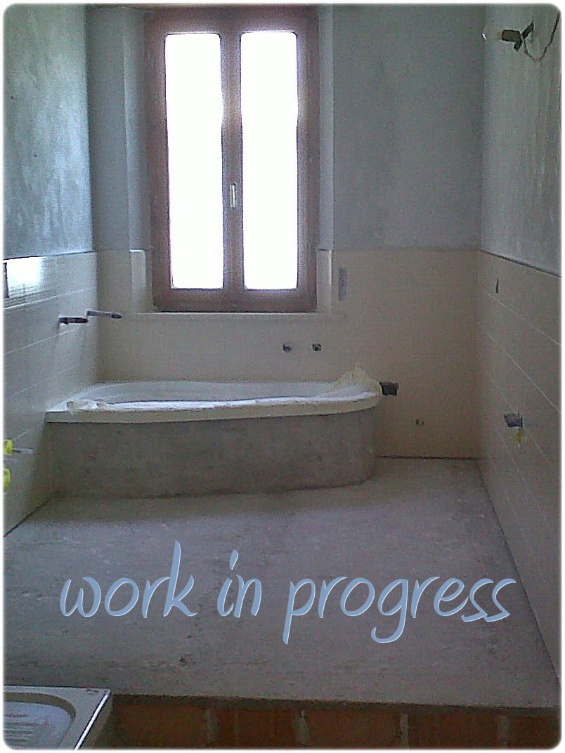 Bagno con vasca sotto la finestra: bagno con vasca sotto finestra ...