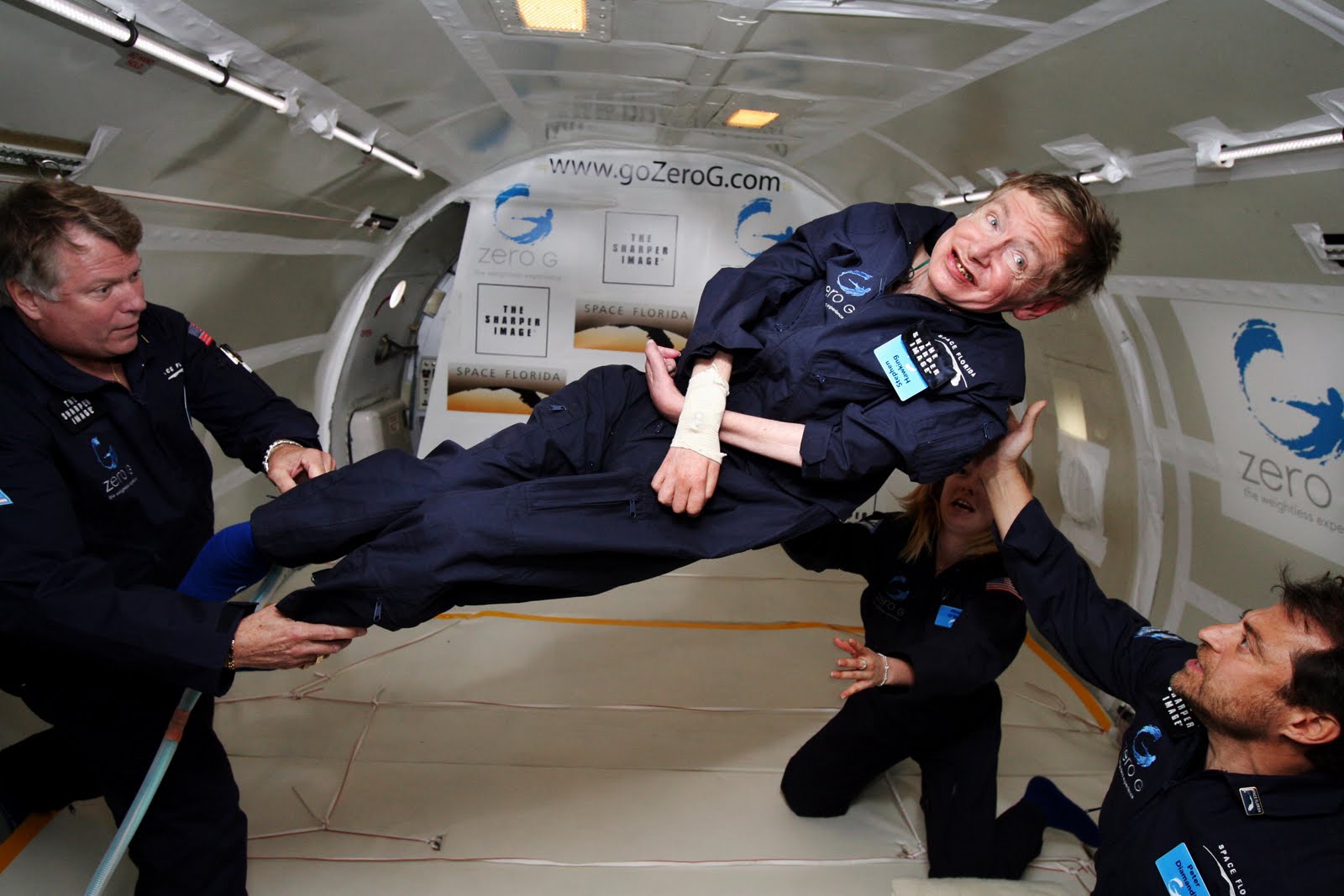 [Physicist_Stephen_Hawking_in_Zero_Gravity_NASA.jpg]