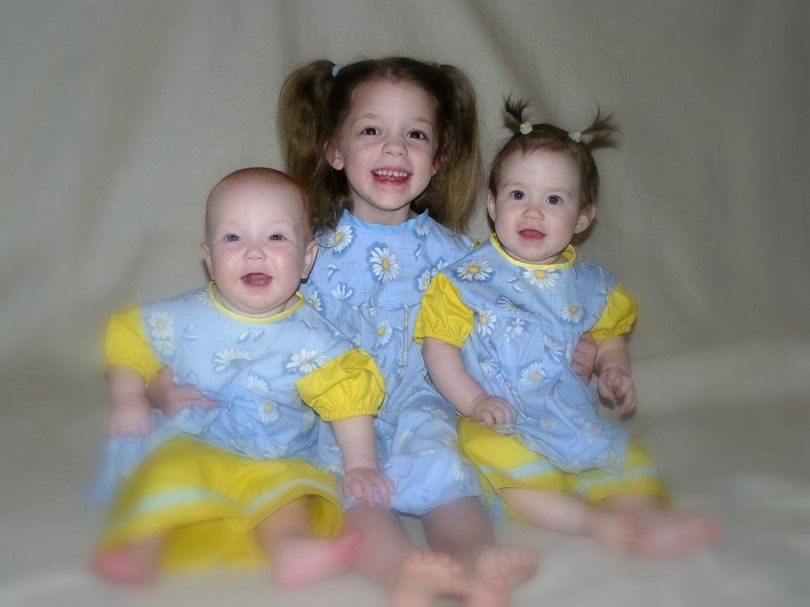 [3+girls+match+dress.jpg]