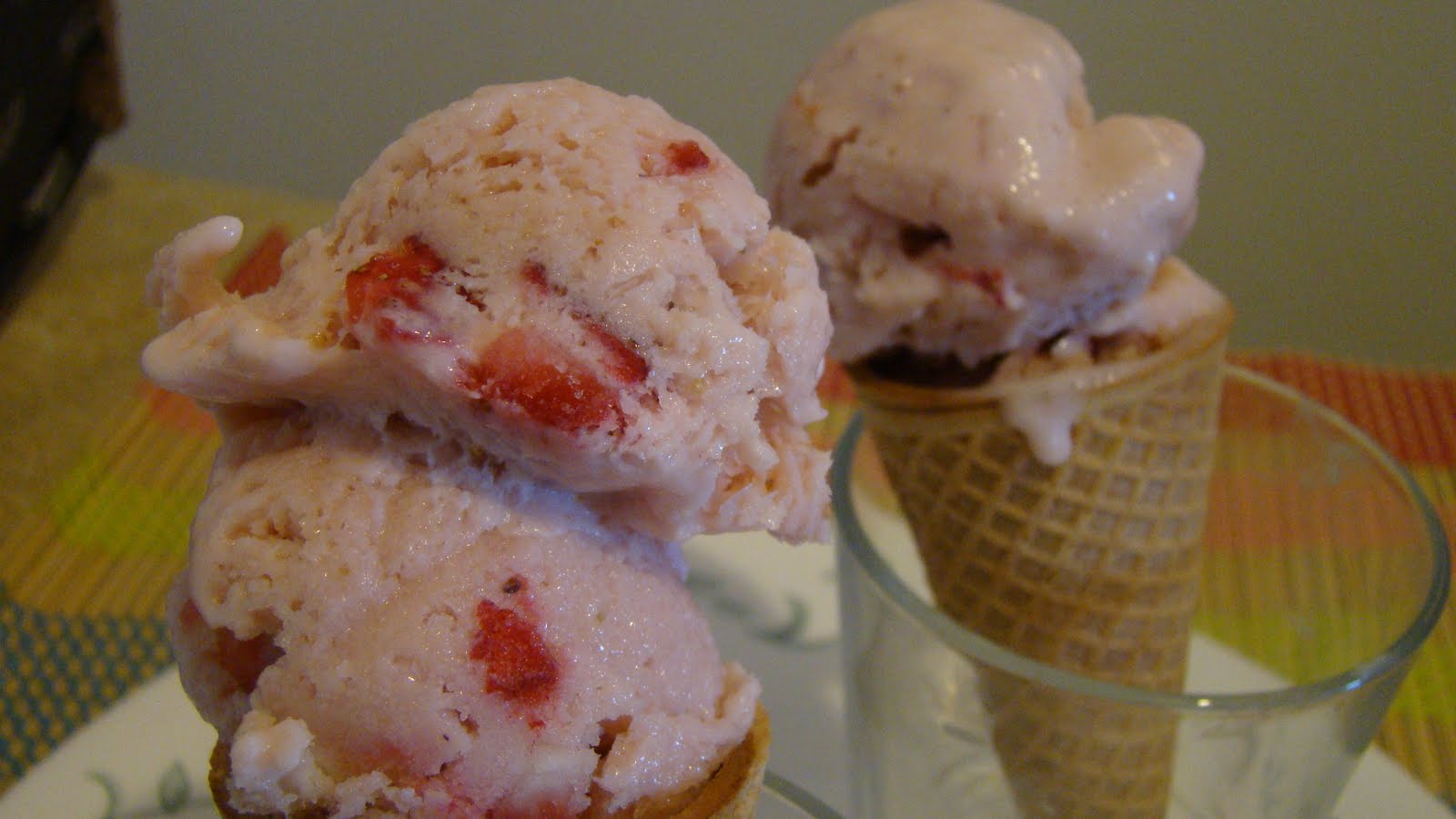 Sweet Karam Kapi ) Strawberry Ice cream without Machine