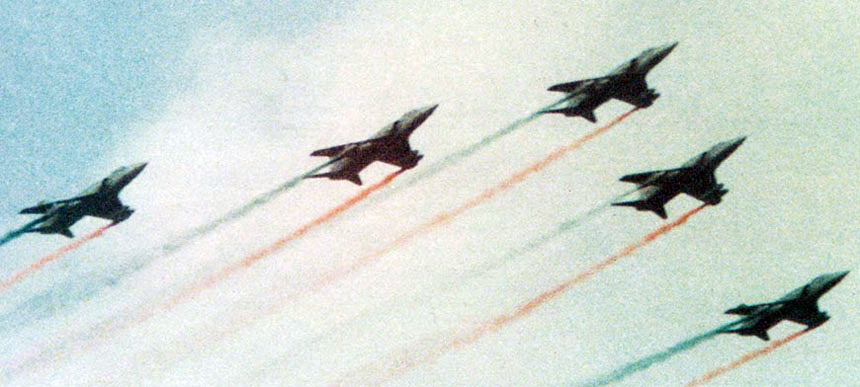 HAL�s HF24 MARUT in a 5aircraft vic trailing tricolor