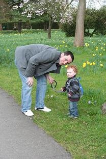 [Thomas+Paul+Daffodils.JPG]