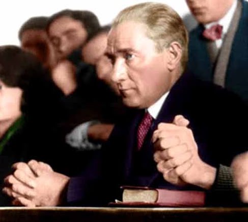 [Ataturk_attends_a_university_class.jpg]