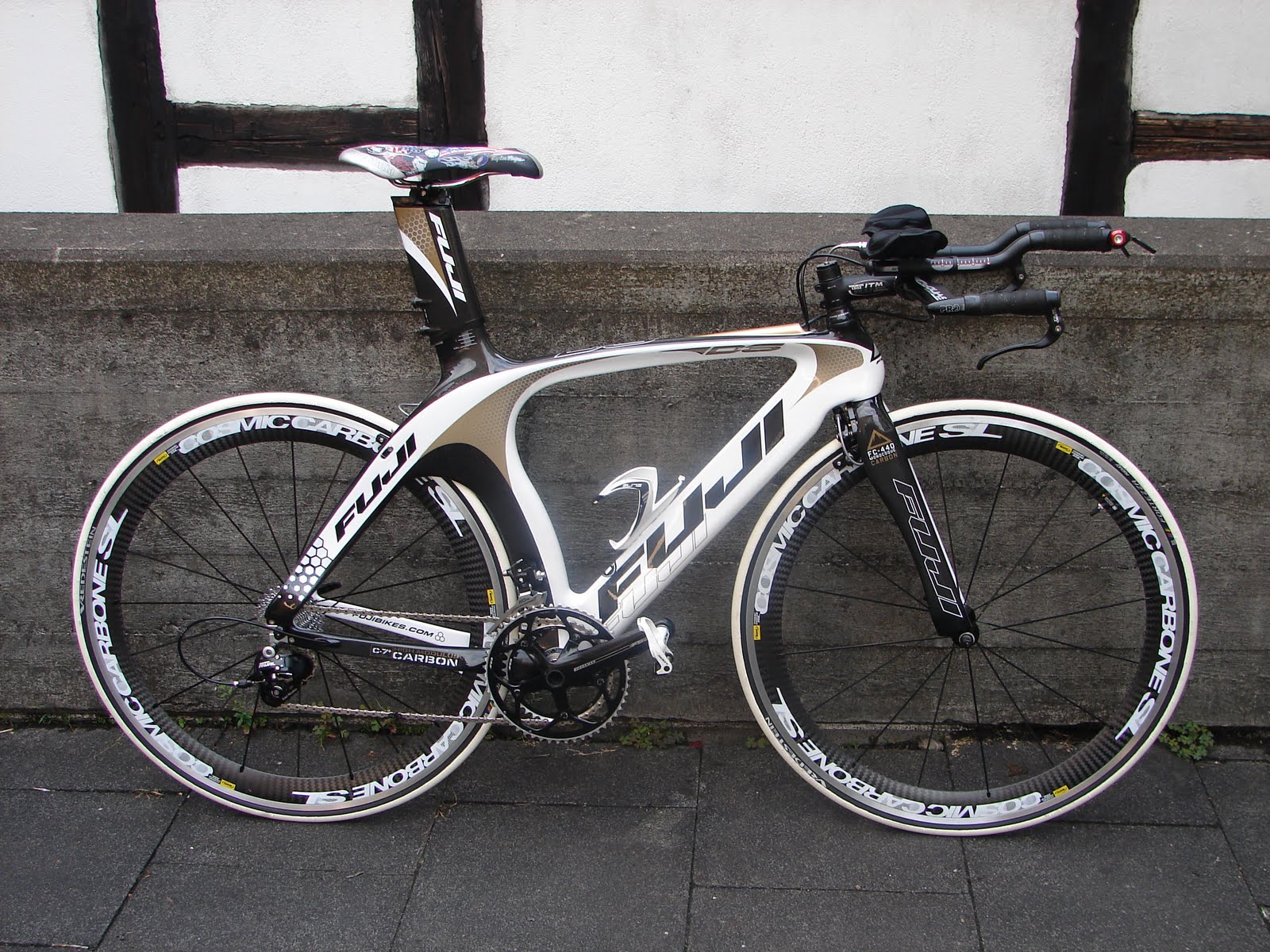 Fuji D6
