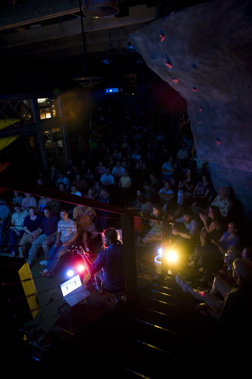 [seeing+the+crowd.jpg]