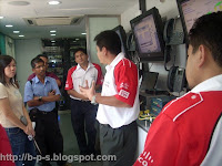 Briefing (waktu ni blur apa la yang best sangat pasal solution daripada Cisco ni) photo of my visits at Cisco Express - Network on Wheels -briefing