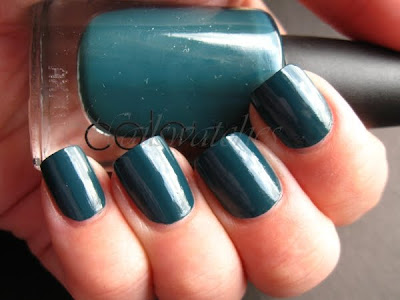 CND Urban Oasis cnd creative nail design night factory the look fall winter 2010 urban oasis teal sparkle colour effect nail polish nailswatches