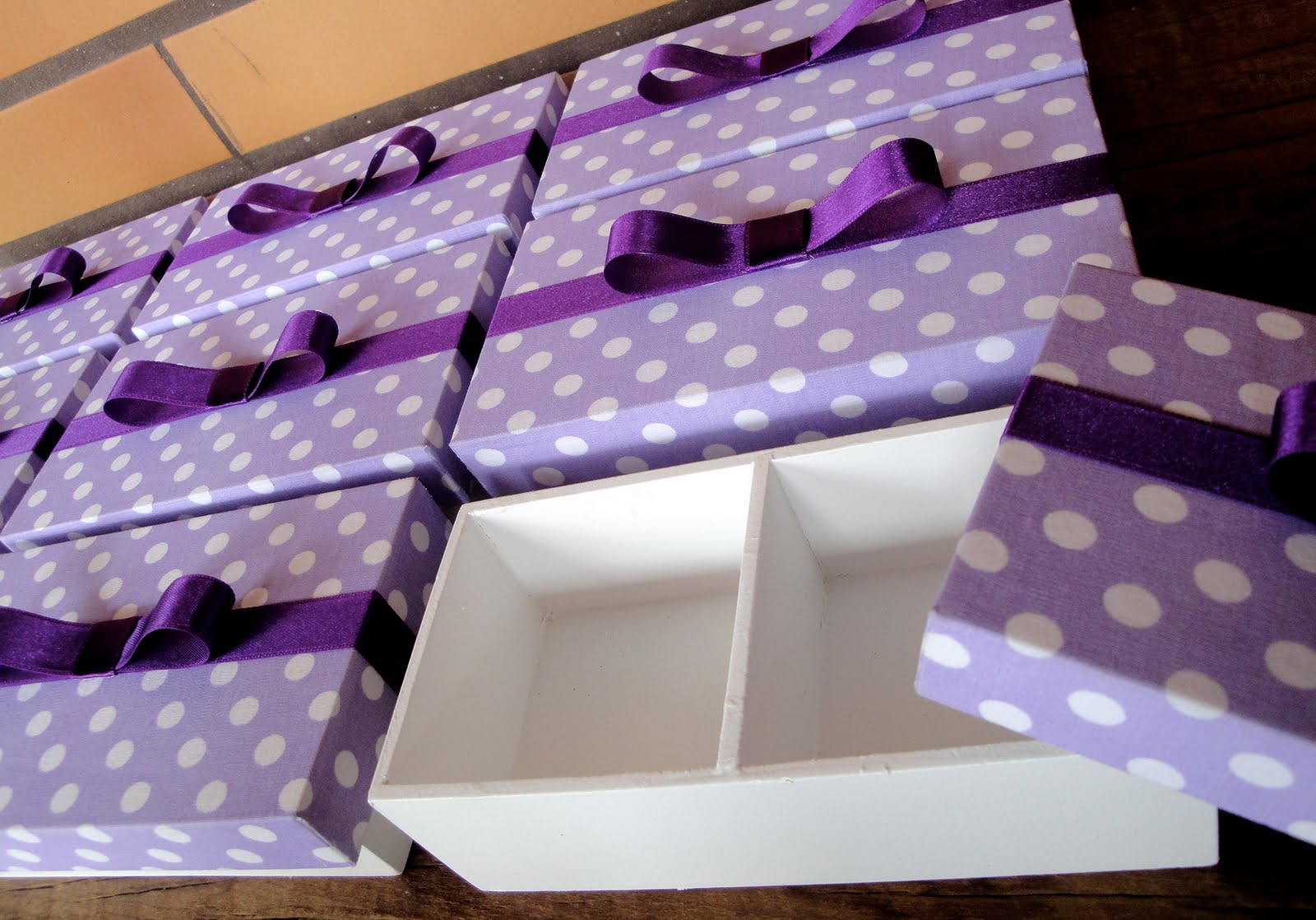 Casamento da Denise Lilás, Roxo e Branco Caixa para 2 BemCasados Casamento da Denise Lilás, Roxo e Branco Caixa para 2 BemCasados