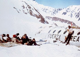 Viven (imagen de la película de Frank Marshall): la superviviencia tras el desastre en la Cordillera de los Andes