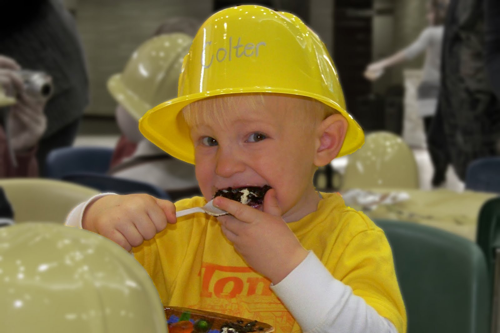 [colter+eating+cake.jpg]