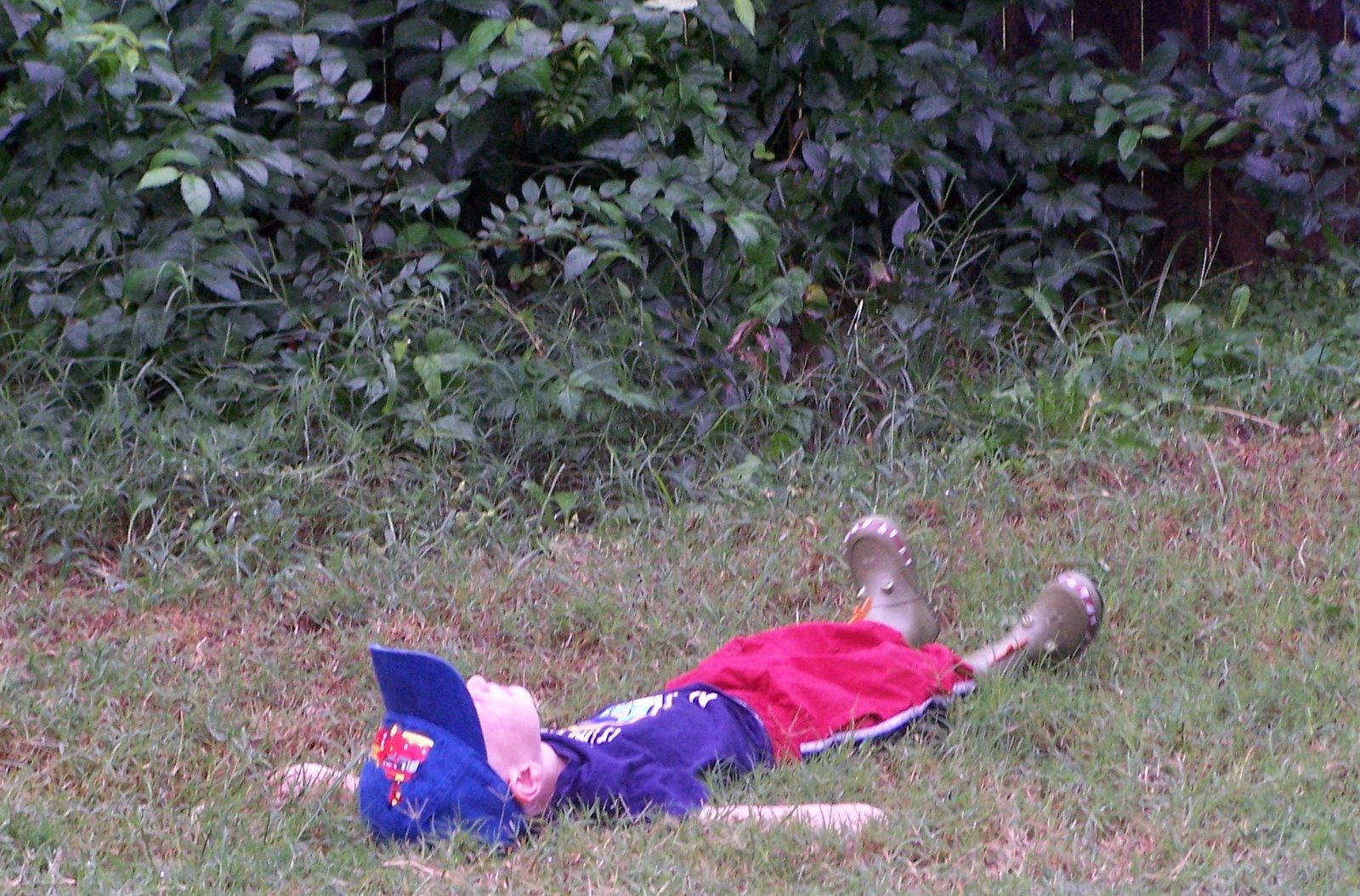 [Playing+in+the+rain3.JPG]