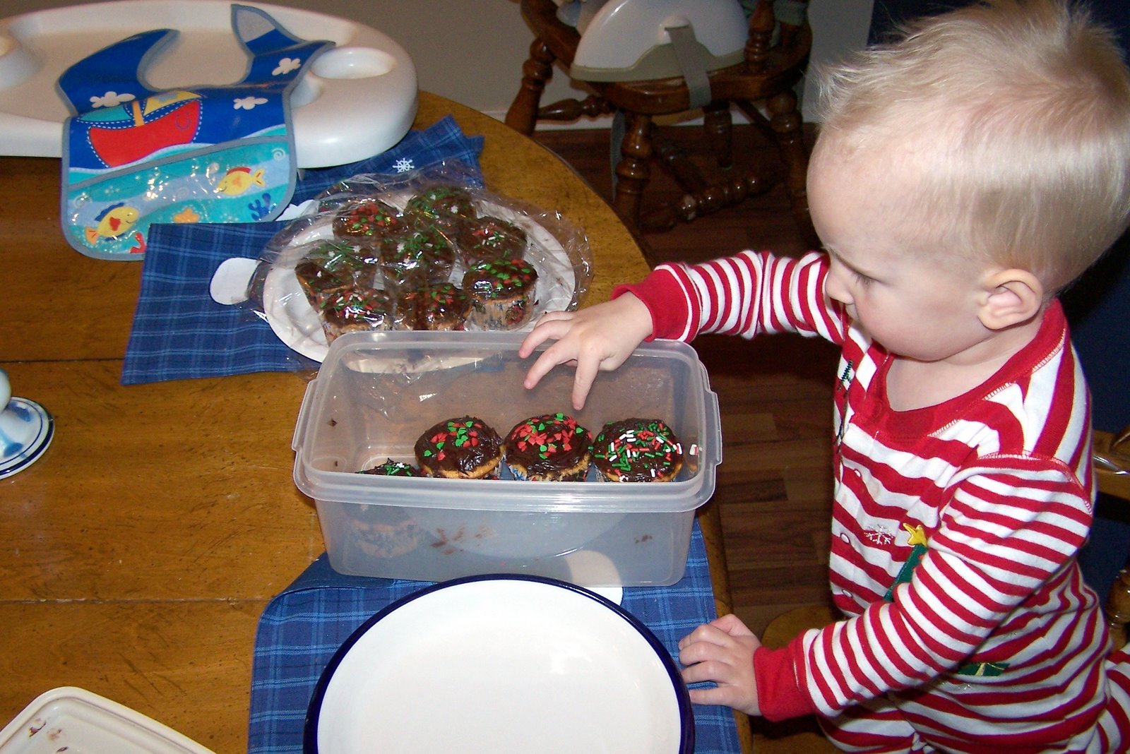 [cupcake+for+santa.jpg]