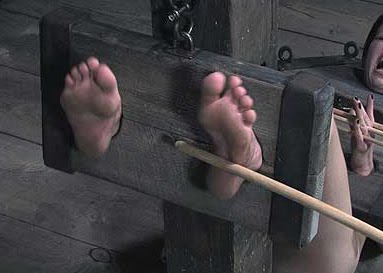 Мужчина Мучает Связанную Девушку Вибратором