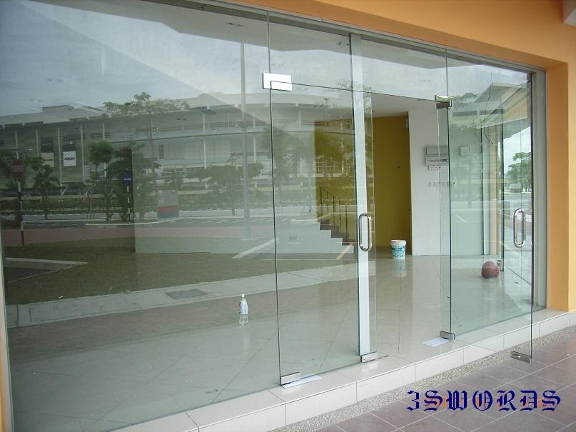Tempered glass door and frameless fixed panel Shop front