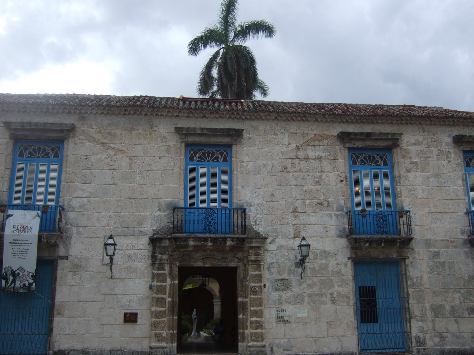 http://4.bp.blogspot.com/_rsm3za9lSL8/S_l4Oc9vt-I/AAAAAAAADJc/b1il3igHyos/s1600/Catedral%252Bde%252BLa%252BHabana%252By%252Balrededores.jpg