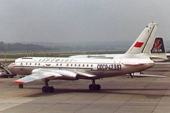 [Tu-104.jpg]