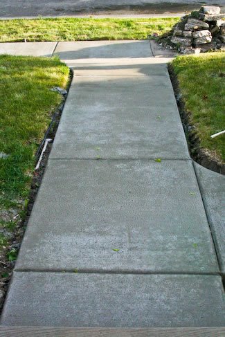 [front-sidewalk2-kalynskitchen.jpg]
