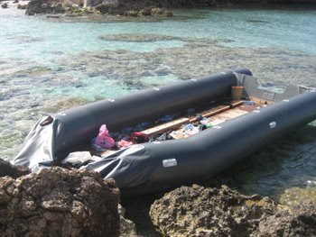 Gommone a Lampedusa, foto di Paola Ottaviano