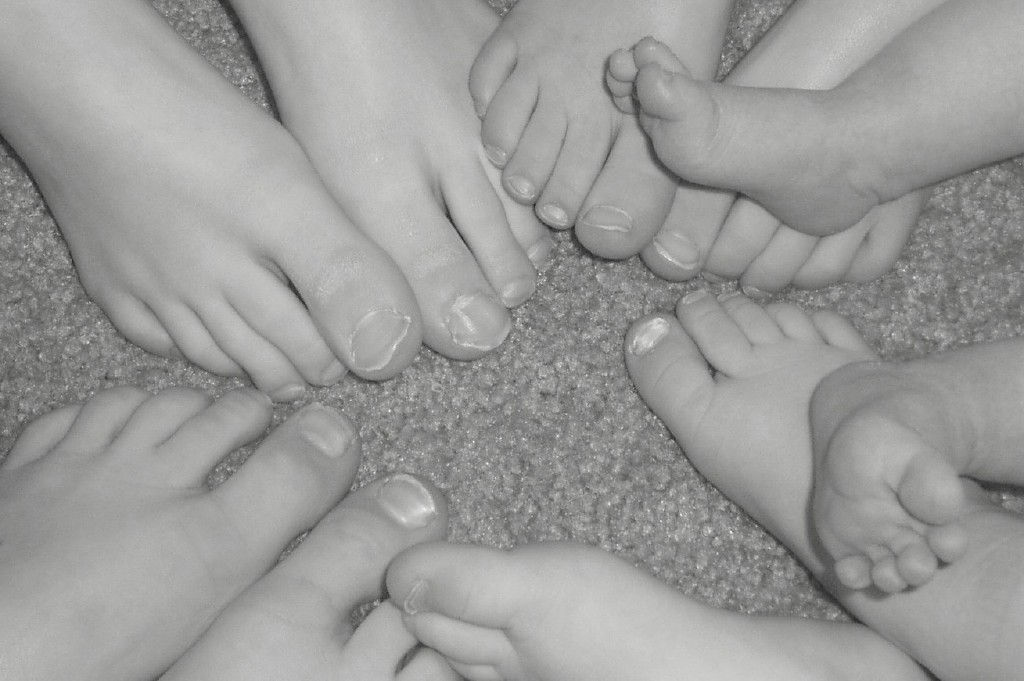 [Bruxvoort+feet+black+and+white.jpg]