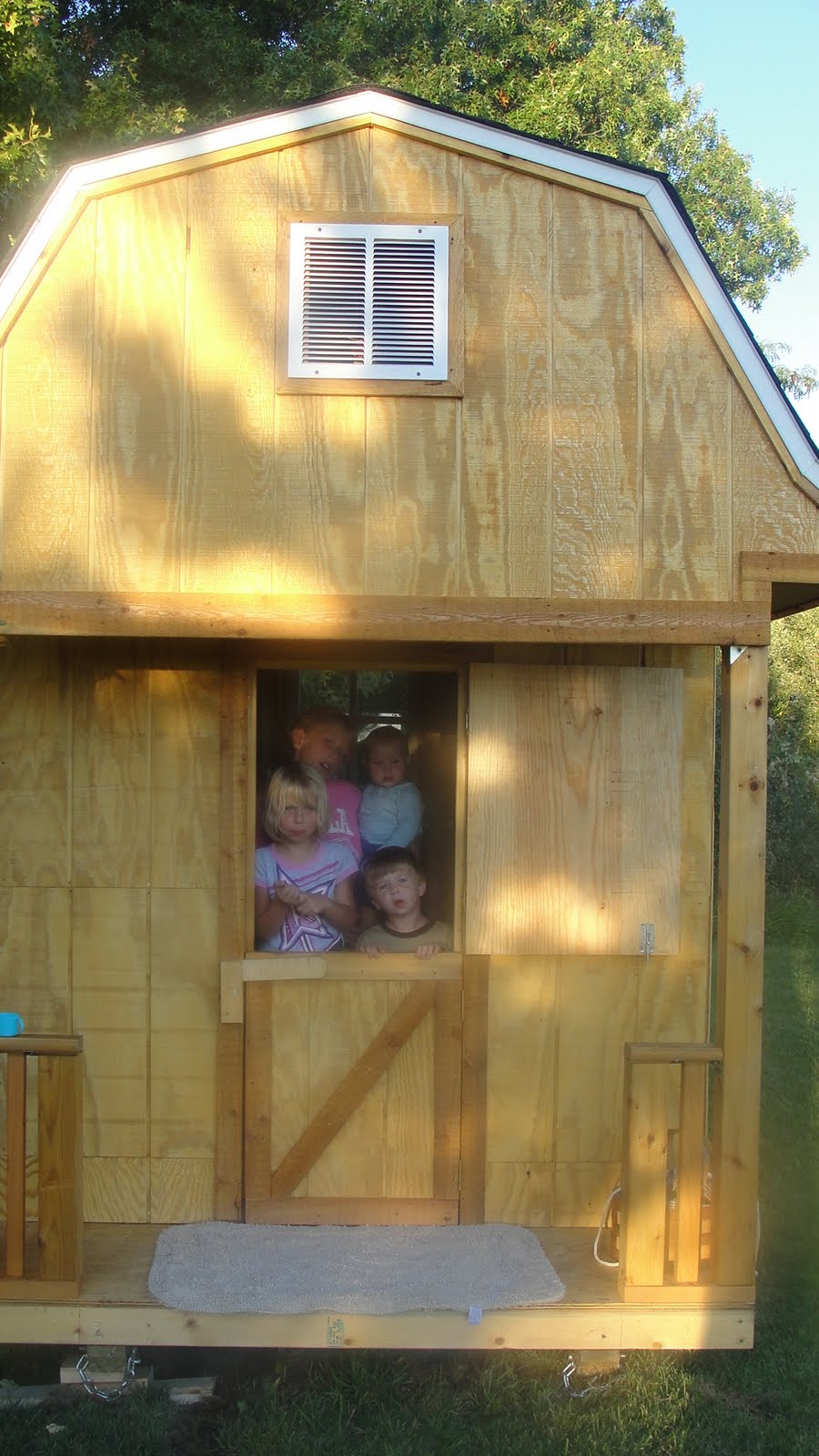 [Fun+in+the+barn.jpg]