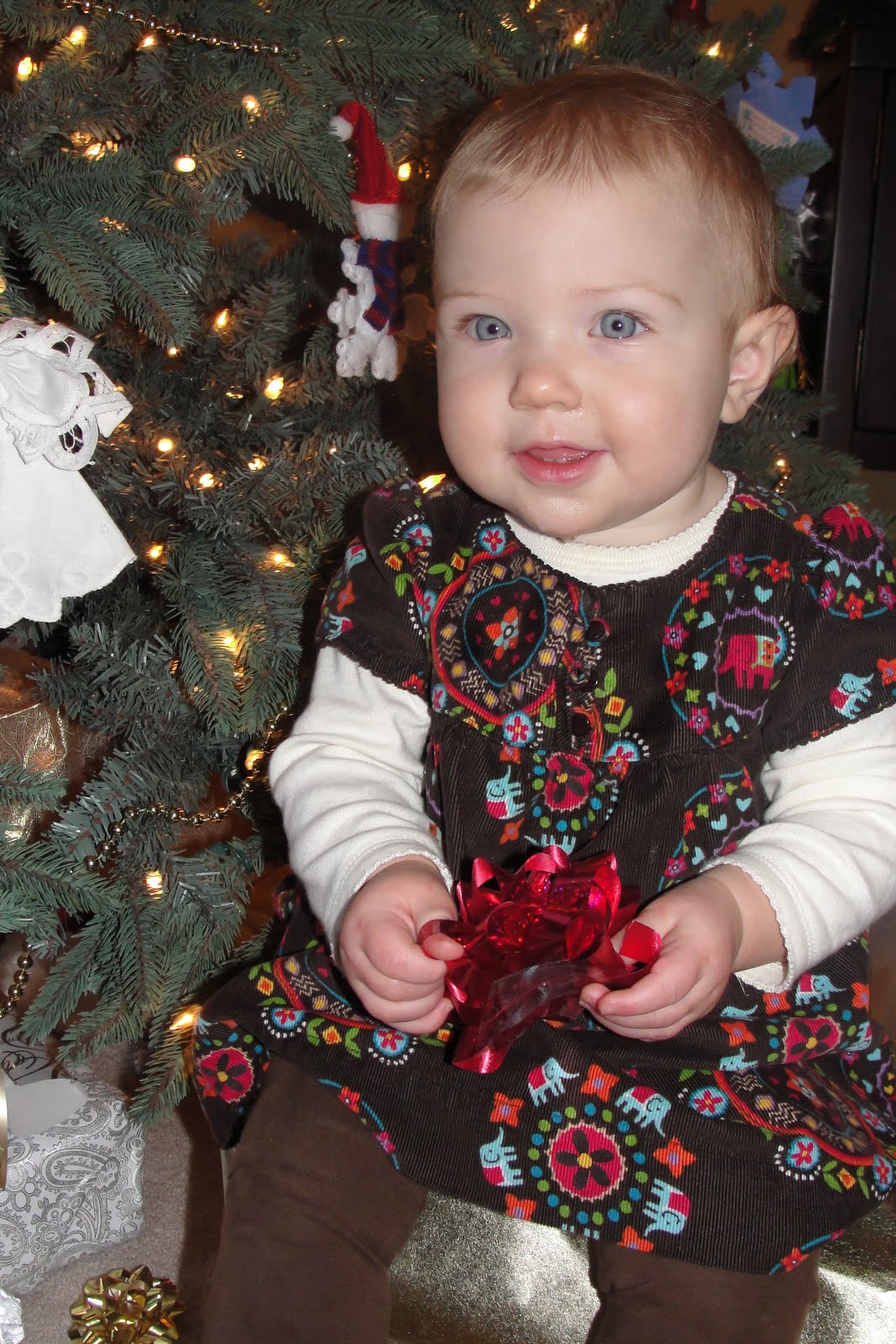 [Maggie's+first+christmas.jpg]