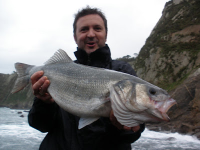 3 diferentes tipos de acción en pesca desde orilla y en barco a nivel costero Zxc+004