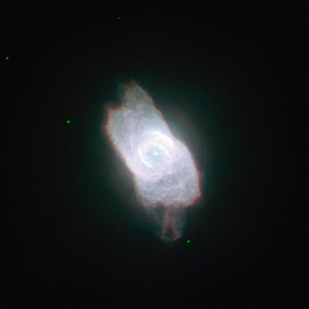 The Hubble's view of the dazzling Planetary Nebula NGC 6572