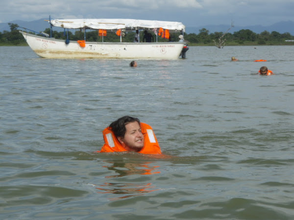 Swim to me Sandy!