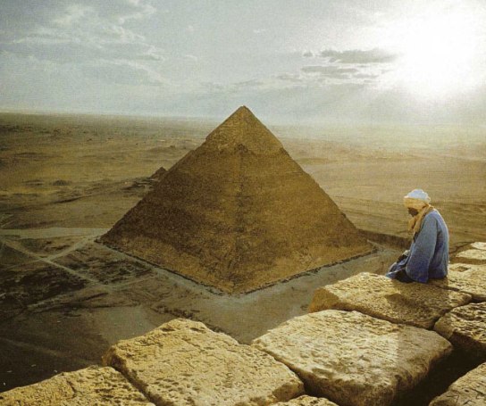 [piramides-egipto.jpg]