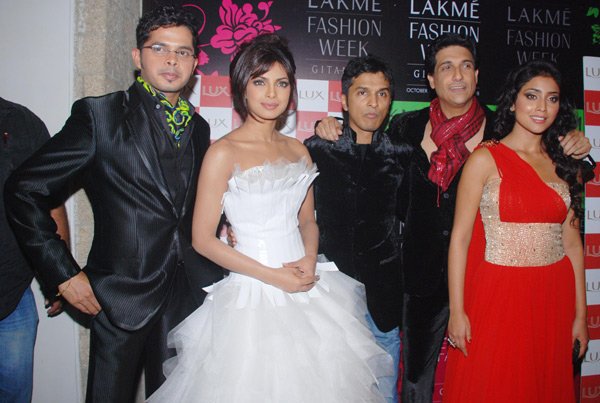 [Shreya-Saran-Sree-santh+(1).jpg]