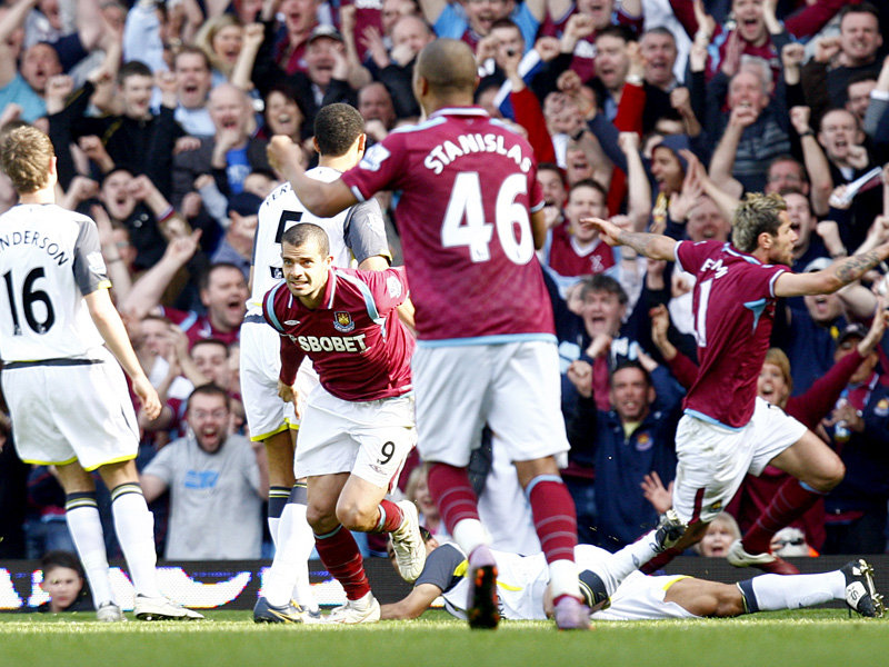 Manchester City bate Aston Villa, cola no líder Arsenal e esquenta briga  pelo título da Premier League - Lance!