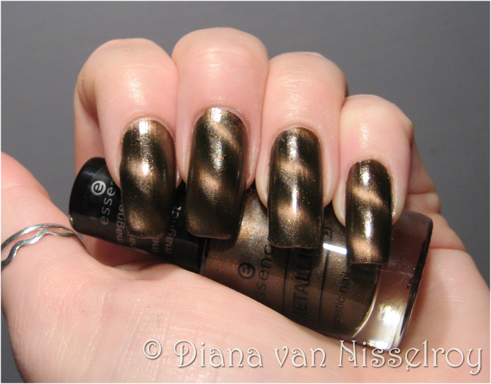 Essence metallics (magnetic nailpolish) swatches - romantic .