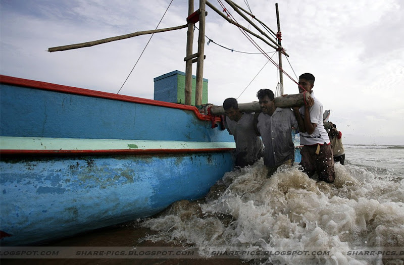 fisherman at unawatuna