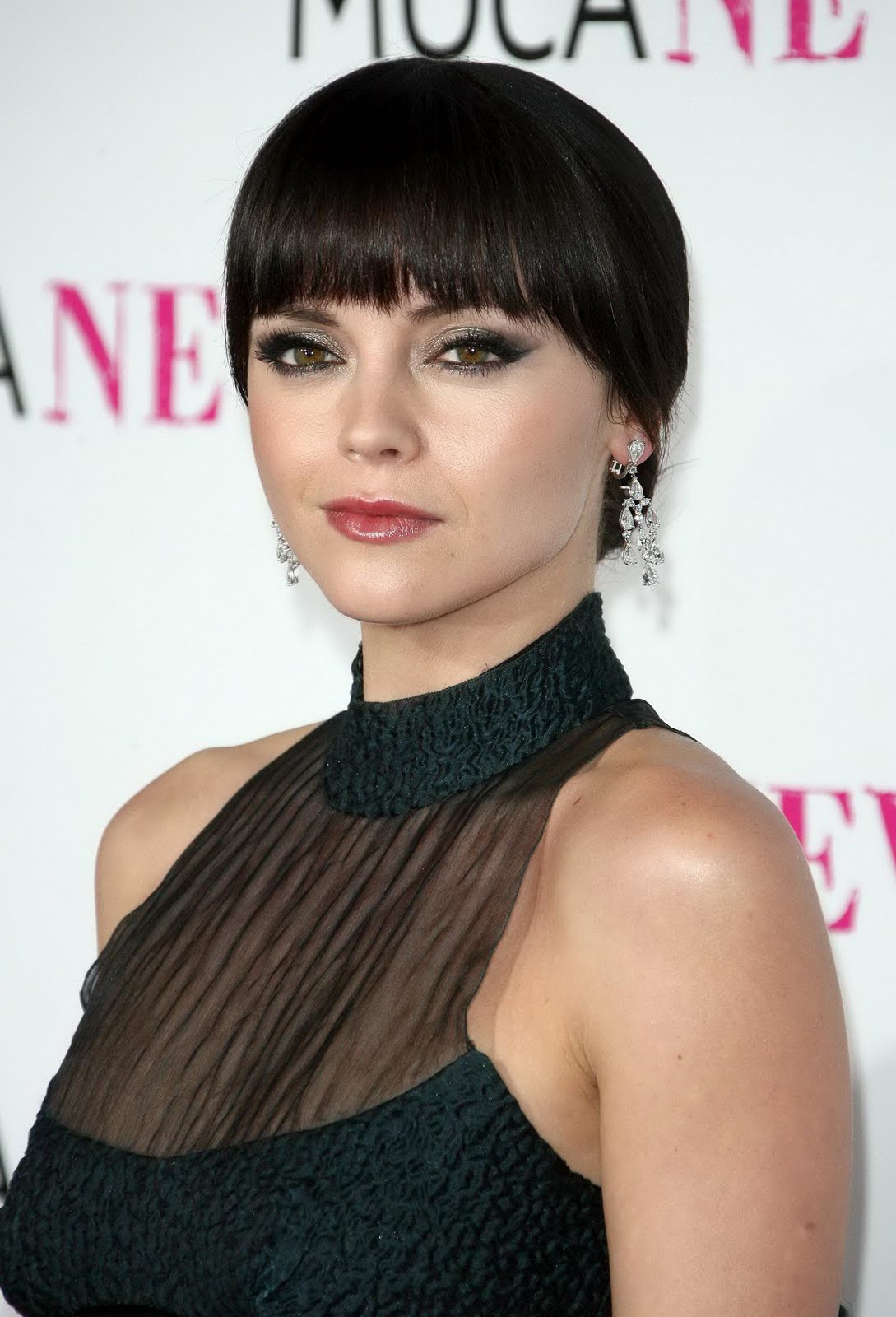 http://4.bp.blogspot.com/_sBACpYiL8Ds/SwFlBi-msXI/AAAAAAAADSI/TlhOOZj3fLk/s1600/94246_Christina_Ricci_MOCA_NEW_30th_Anniversary_Gala_141109_014_122_245lo.jpg