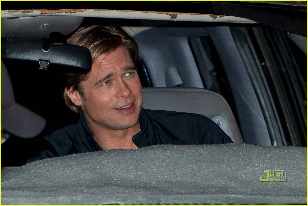 http://4.bp.blogspot.com/_sBBi-c1S7gU/TKeEePW2wjI/AAAAAAAAM5g/wQFTQ83QOZM/s1600/brad-pitt-robin-wright-01.jpg