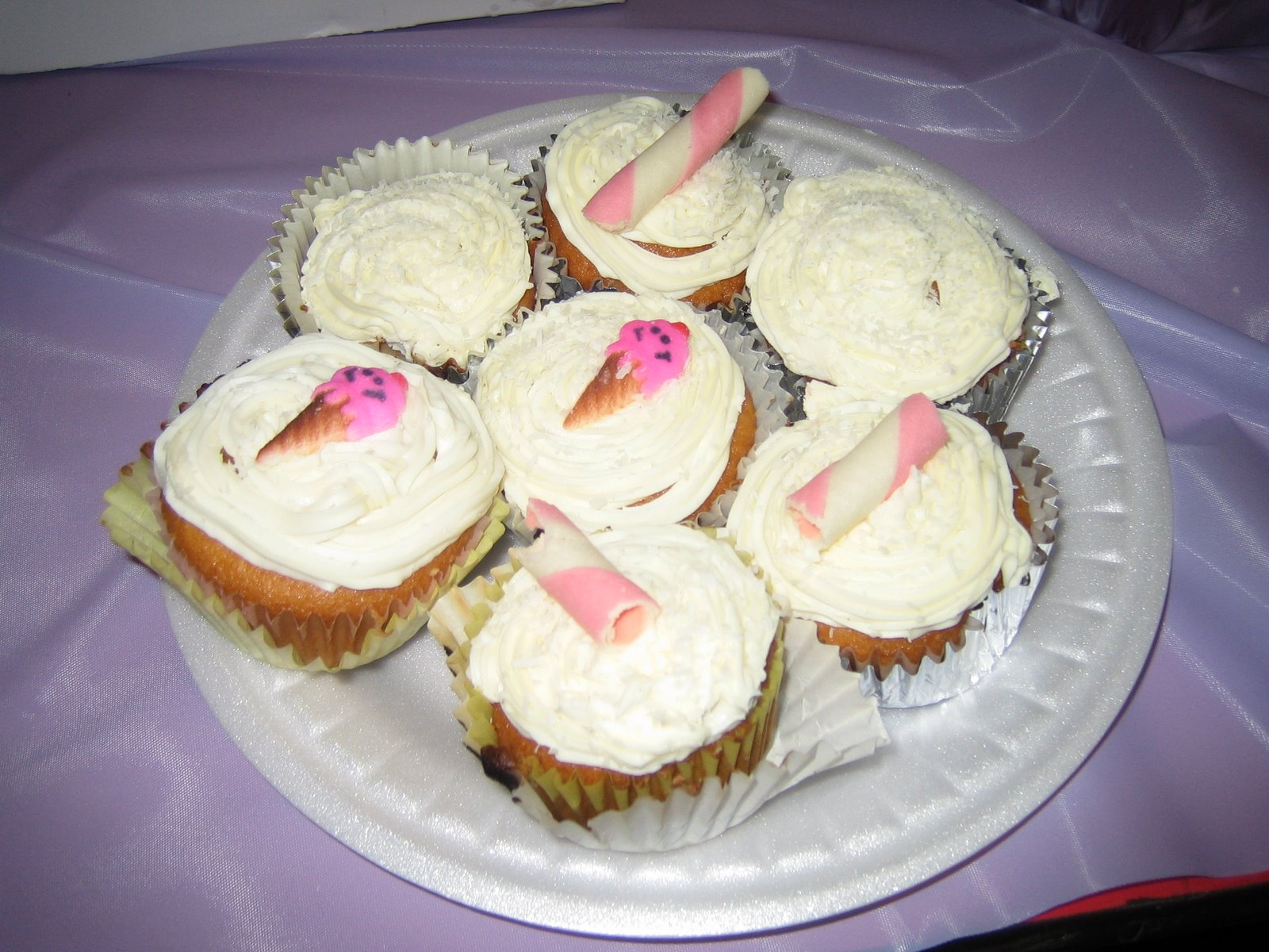 [cupcakes.JPG]