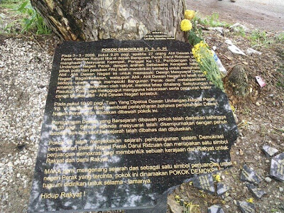 Perak Democracy Tree plaque vandalized Perak Democracy Tree plaque vandalized