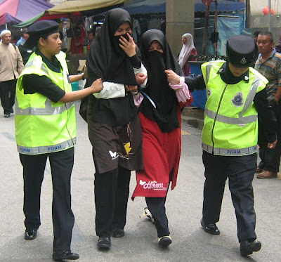 Police arresting 2 women with black tudung and veil Police arresting 2 women with black tudung and veil