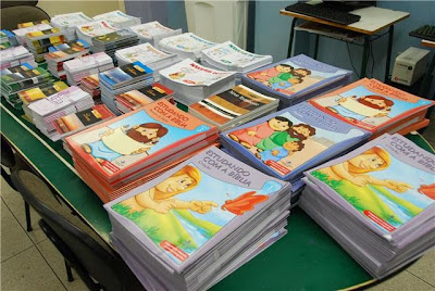 http://4.bp.blogspot.com/_sHaC-pczarg/S36Scy0o9KI/AAAAAAAAAuY/5IlBc6KI32I/s1600/Prosseguir+-+livros.bmp