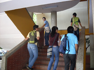 Los Caminantes Upecistas: Subiendo Escaleras