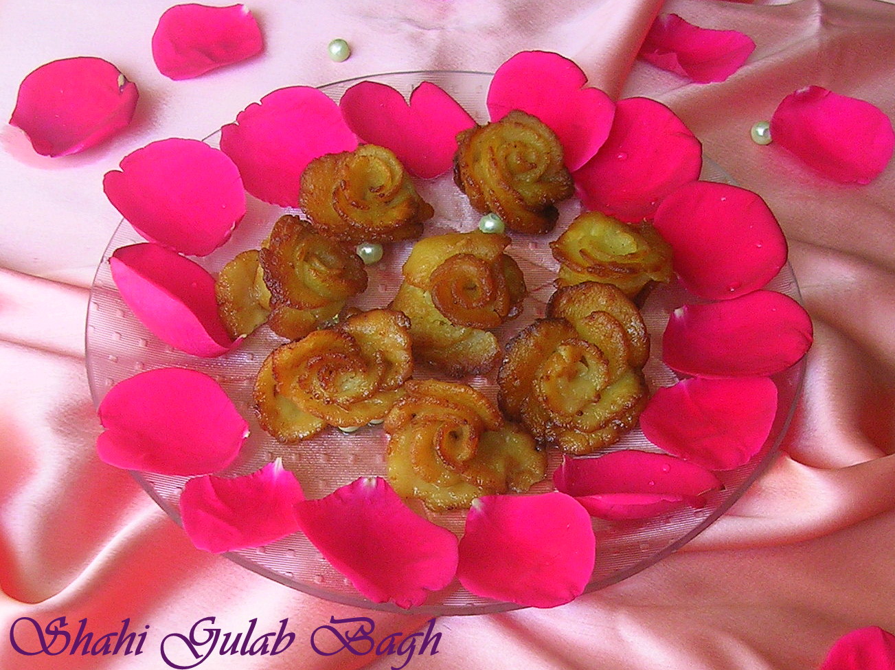 [Shahi_gulab_bagh.JPG]