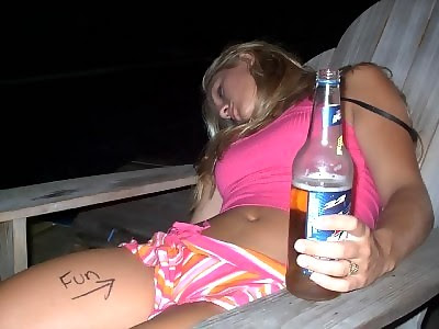 Bilderesultat for drunk girls