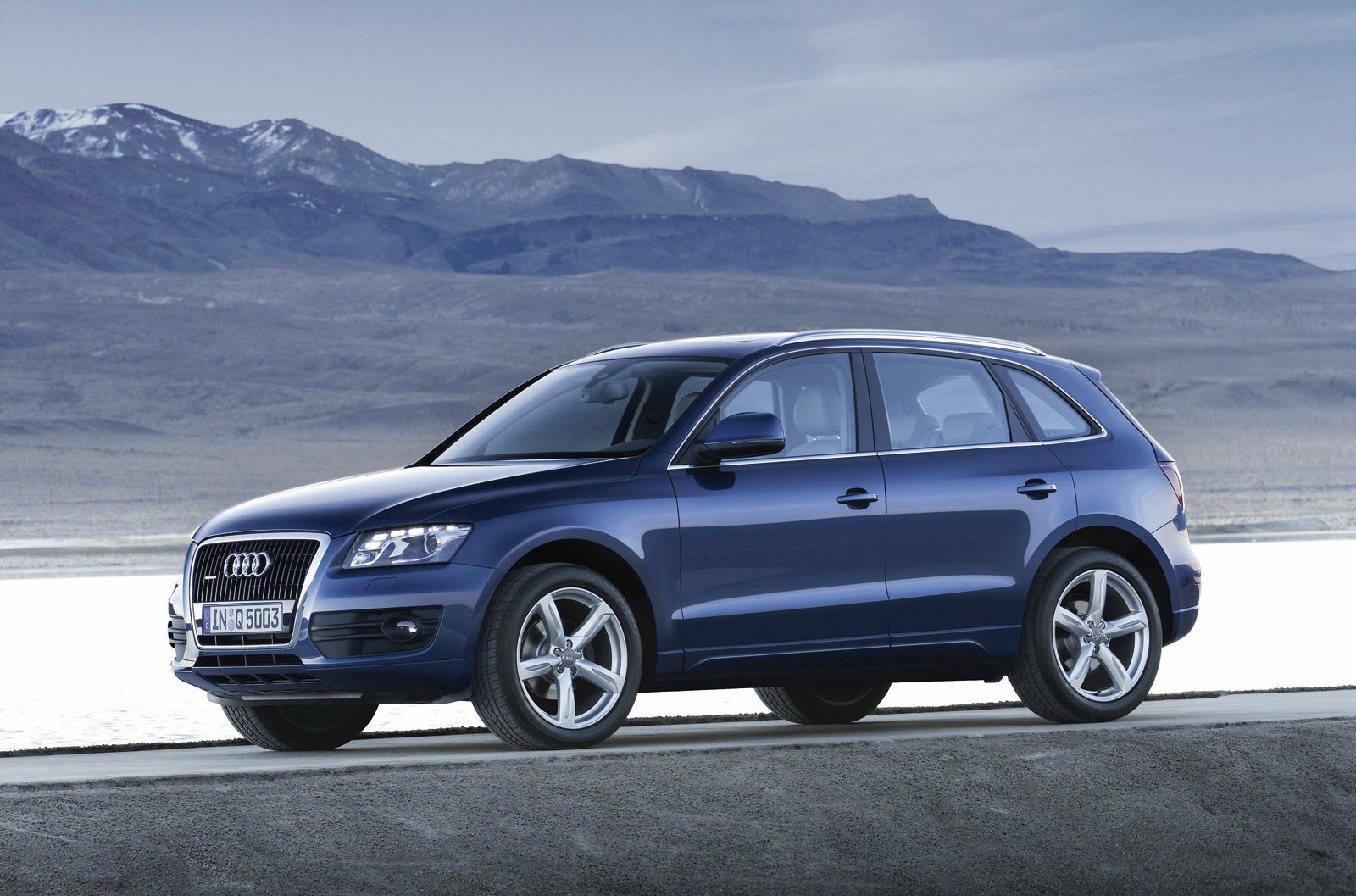 http://4.bp.blogspot.com/_sRGU_JXOz6E/TSj--disZCI/AAAAAAAABHw/eWFgX35TN_U/s1600/Audi-Q5_2009__wallpaper_08.jpg