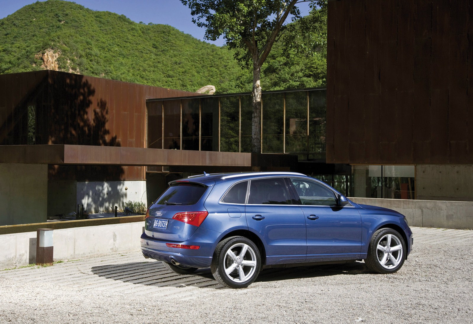 http://4.bp.blogspot.com/_sRGU_JXOz6E/TSj_Bv9CIXI/AAAAAAAABH0/zZh5FAoyB-s/s1600/Audi-Q5_2009__wallpaper_37.jpg