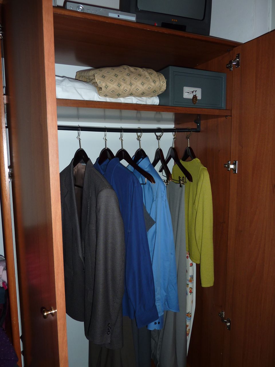 [hotelpabacloset.jpg]