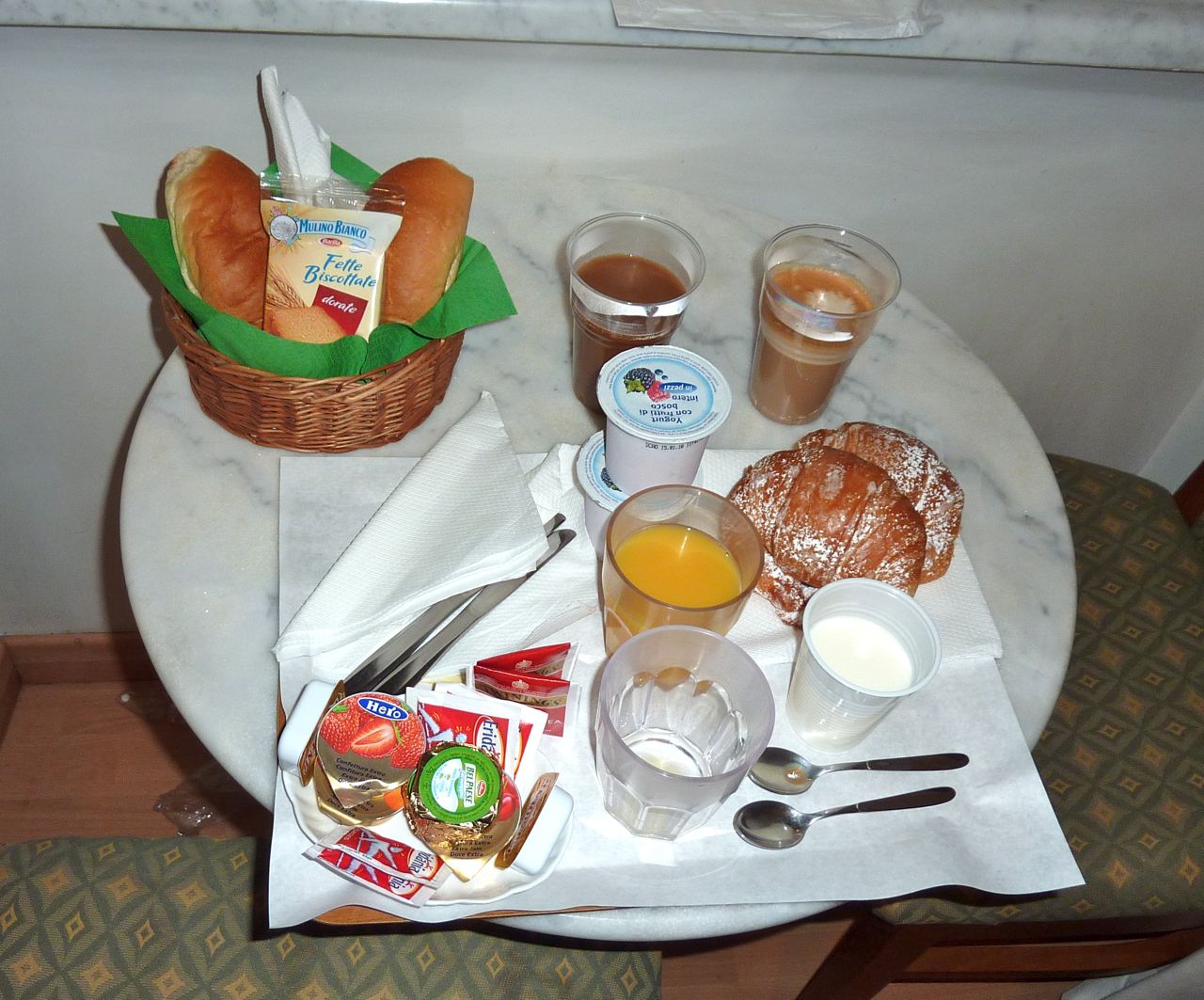 [hotelpababreakfast.jpg]