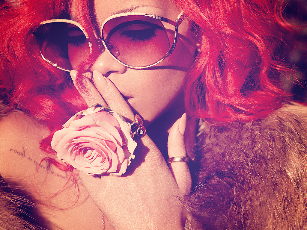 http://4.bp.blogspot.com/_sU43aIWJoyA/TNRwKd0AE4I/AAAAAAAABKU/moB5GOTw8bE/s1600/rihanna-loud-promo.png