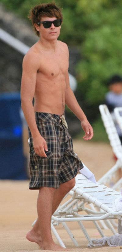 [zac_efron1.0.0.0x0.400x824.jpeg]